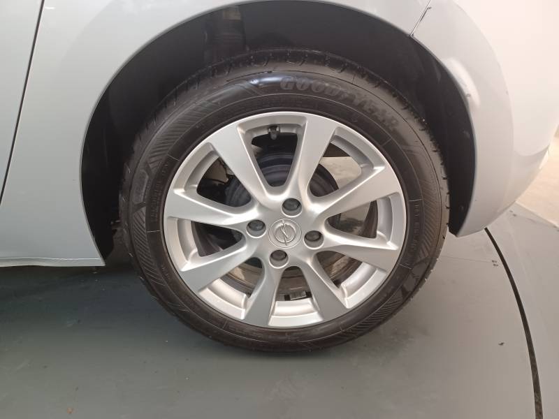 Opel Corsa - 1.2 75 ch BVM5 Edition